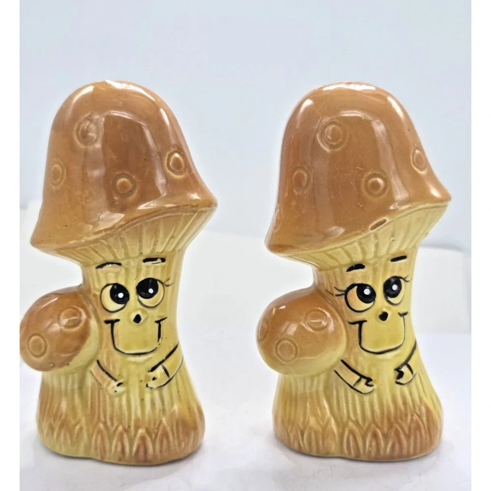 Vintage MCM Japan Mushroom Salt & Pepper Shakers with Stoppers Anthropomorphic